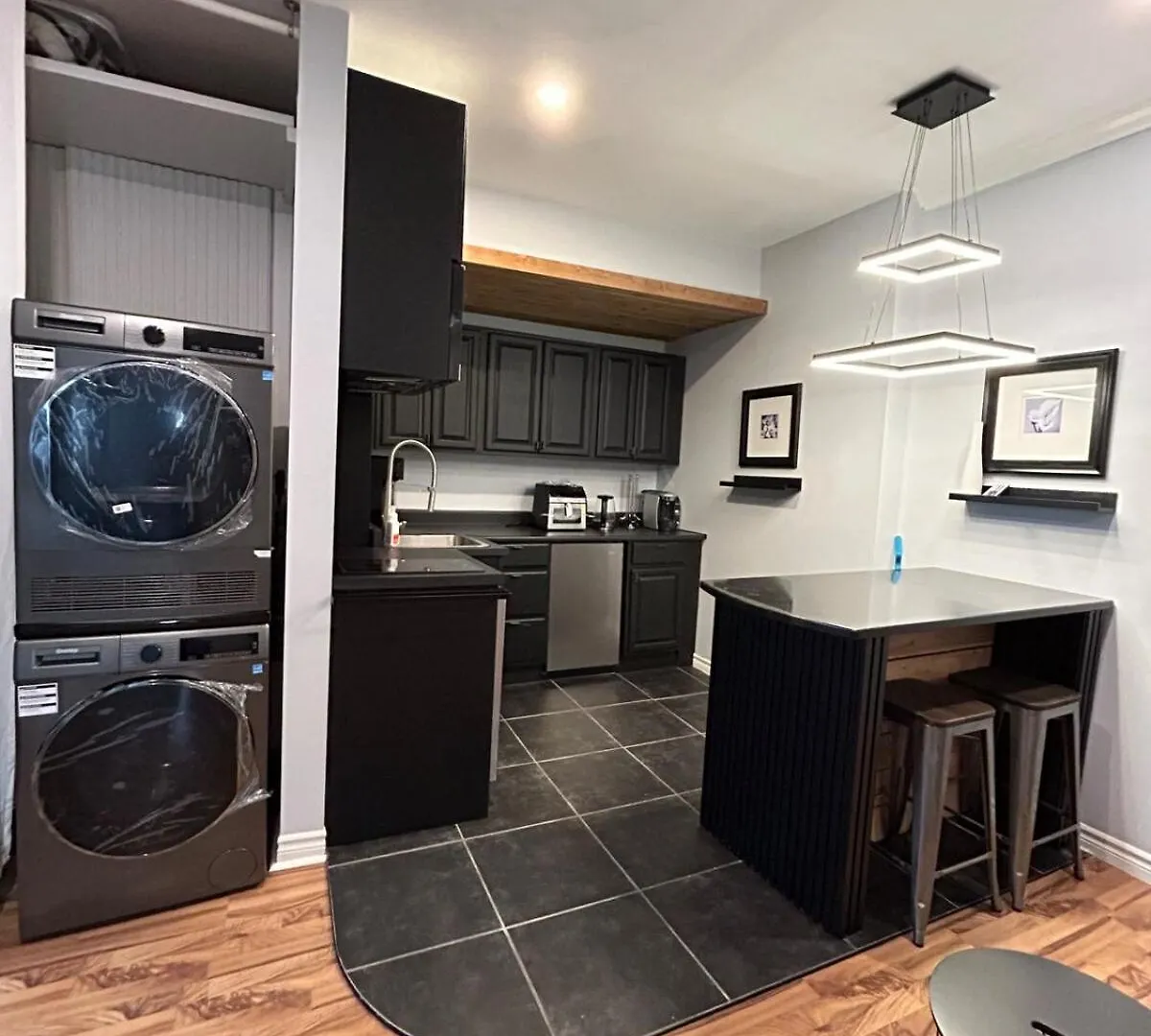 Cosy Quinpool Rd - 2 Bedroom Apartment Halifax